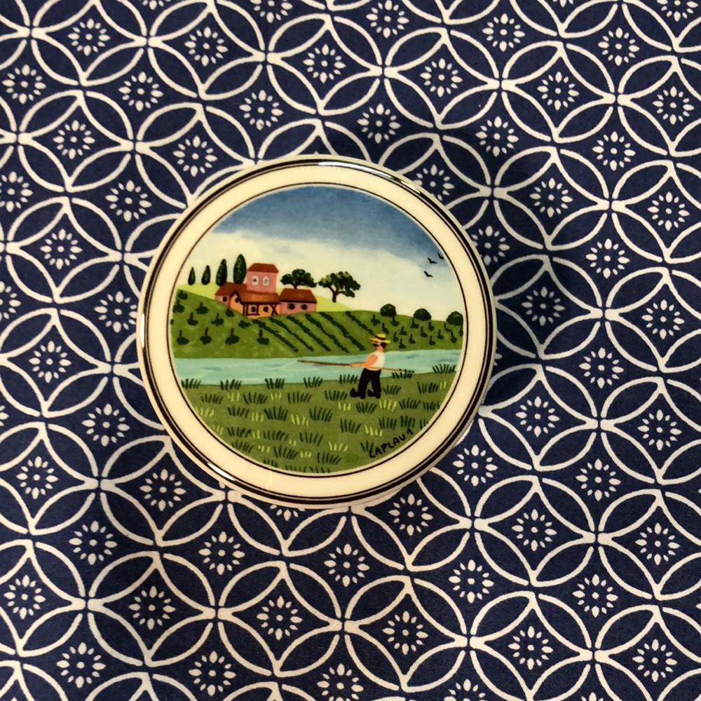 Villeroy & Boch round porcelain box - Design “Naïf”